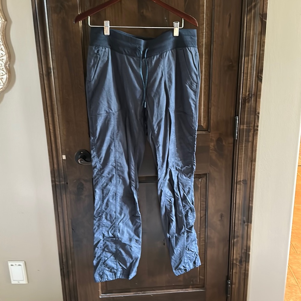 Women’s north face navy blue nylon pant